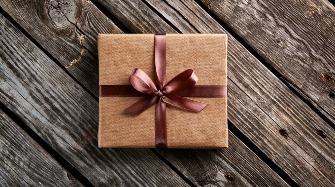 business gift giving etiquette